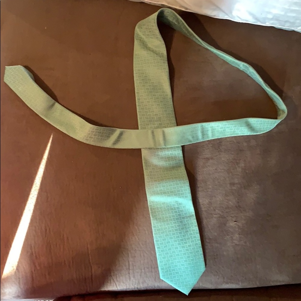 Light green tie